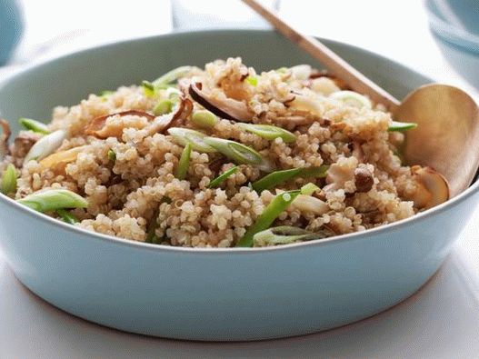 Quinoa shiitake gombával és fiatal borsóval