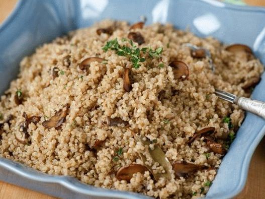 Quinoa pilaf cremini gombával