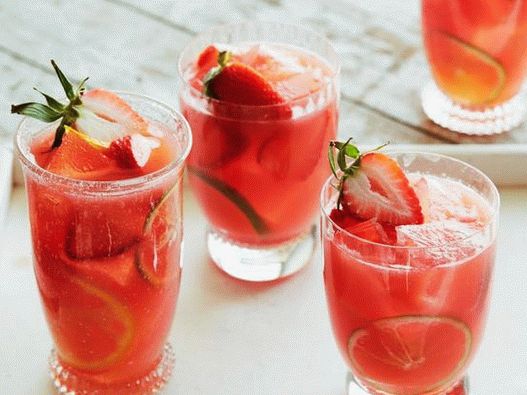 Görögdinnye és eper Sangria