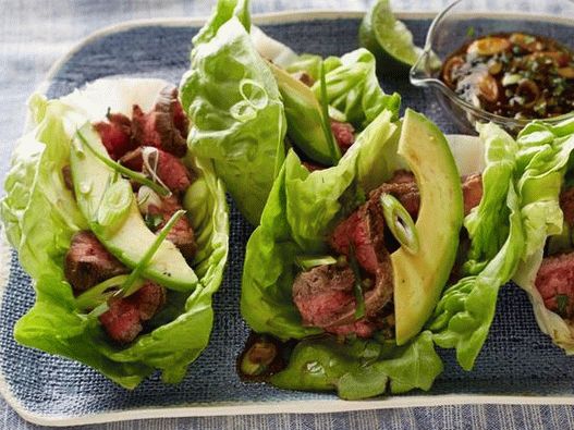 Alacsony kalóriatartalmú taco (marhahús salátában)