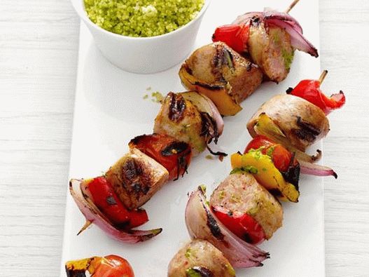 Nyers csirke kolbász és édes paprika