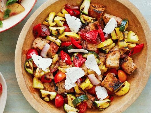 Fotó Panzanella saláta grillezett zöldségekkel