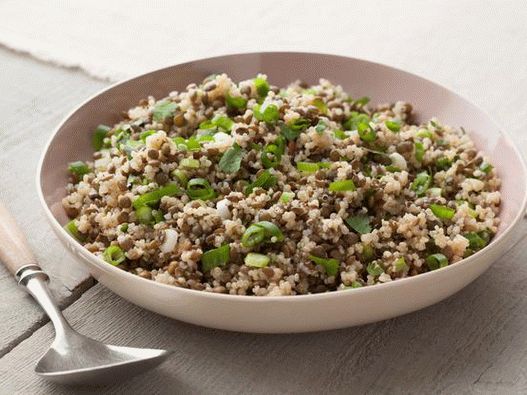 Fotósaláta lencsékkel és quinoa szemcsékkel