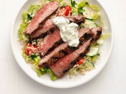 Fotósaláta steak és tzatziki szószban