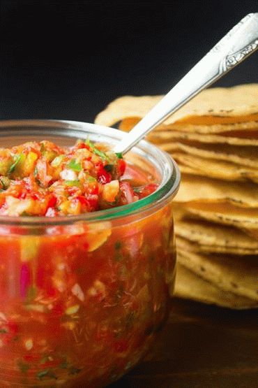Fotó Salsa sült paprika és gránátalma öntettel
