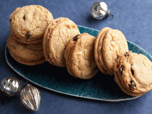 Fotós szendvics sütik cseresznye, fehér csokoládé és mandula réteggel