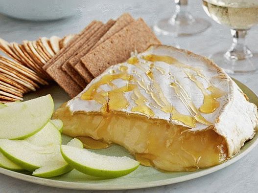 Fotó a sütőben sült brie sajtról