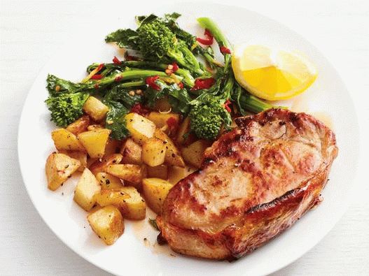Fotó sertésborda burgonyával és rapini brokkolival