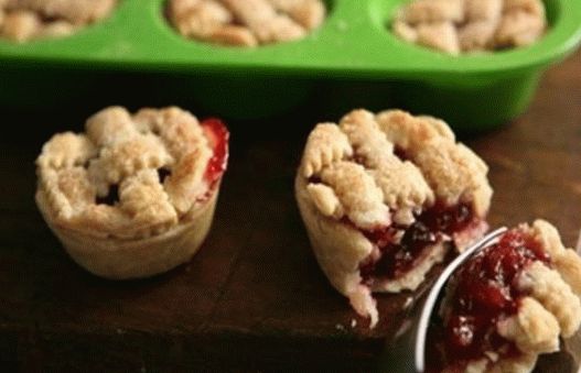 Fénykép Shortcrust Tartlets with Cherry