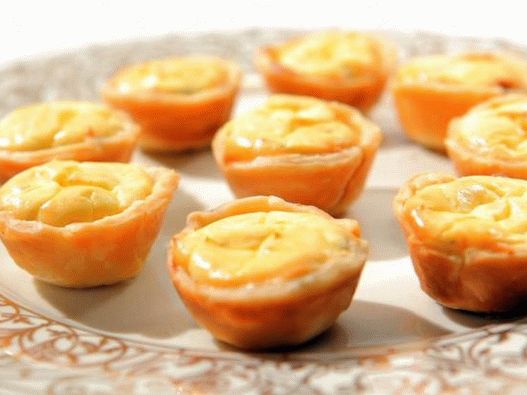 Fotó Tartlets karamellizált hagymával és kecskesajtral