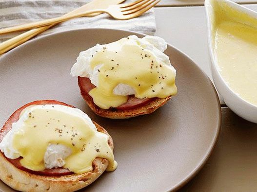 Fénykép Benedictus tojásból a hollandaise mártással