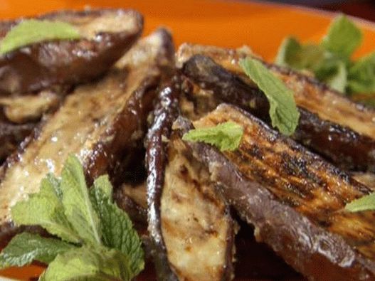 Fénykép japán grillezett padlizsánról a miso mázában