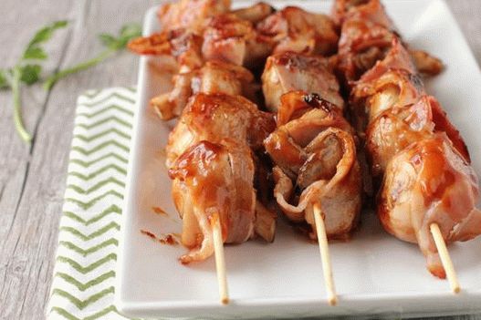 Fotó sült gombával, szalonnába csomagolva grillmártással