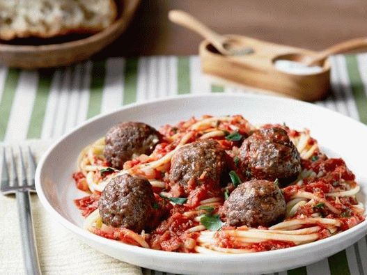 Fotó az ételről - Spagetti húsgombóccal paradicsomos szószban