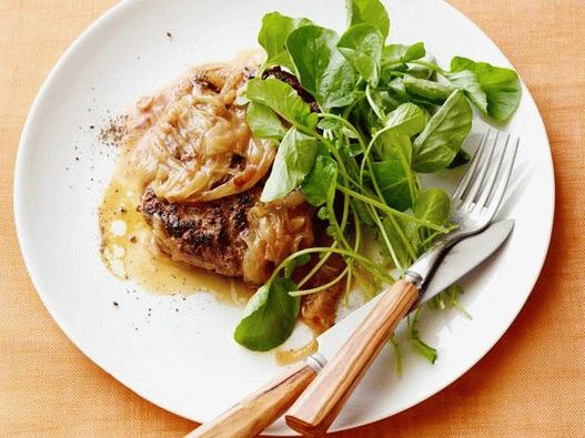 Ételfényképezés - Salisbury steak francia hagymamártással